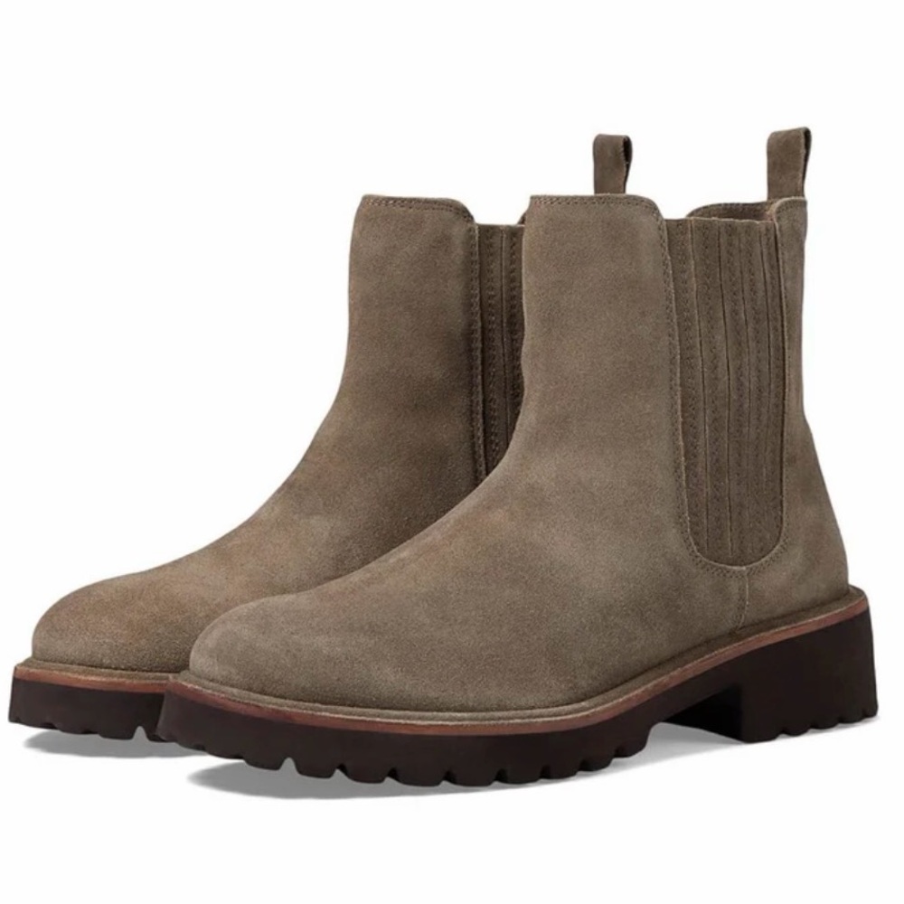 NWOT Seychelles Cashew Booties in Taupe Suede Sz 7M